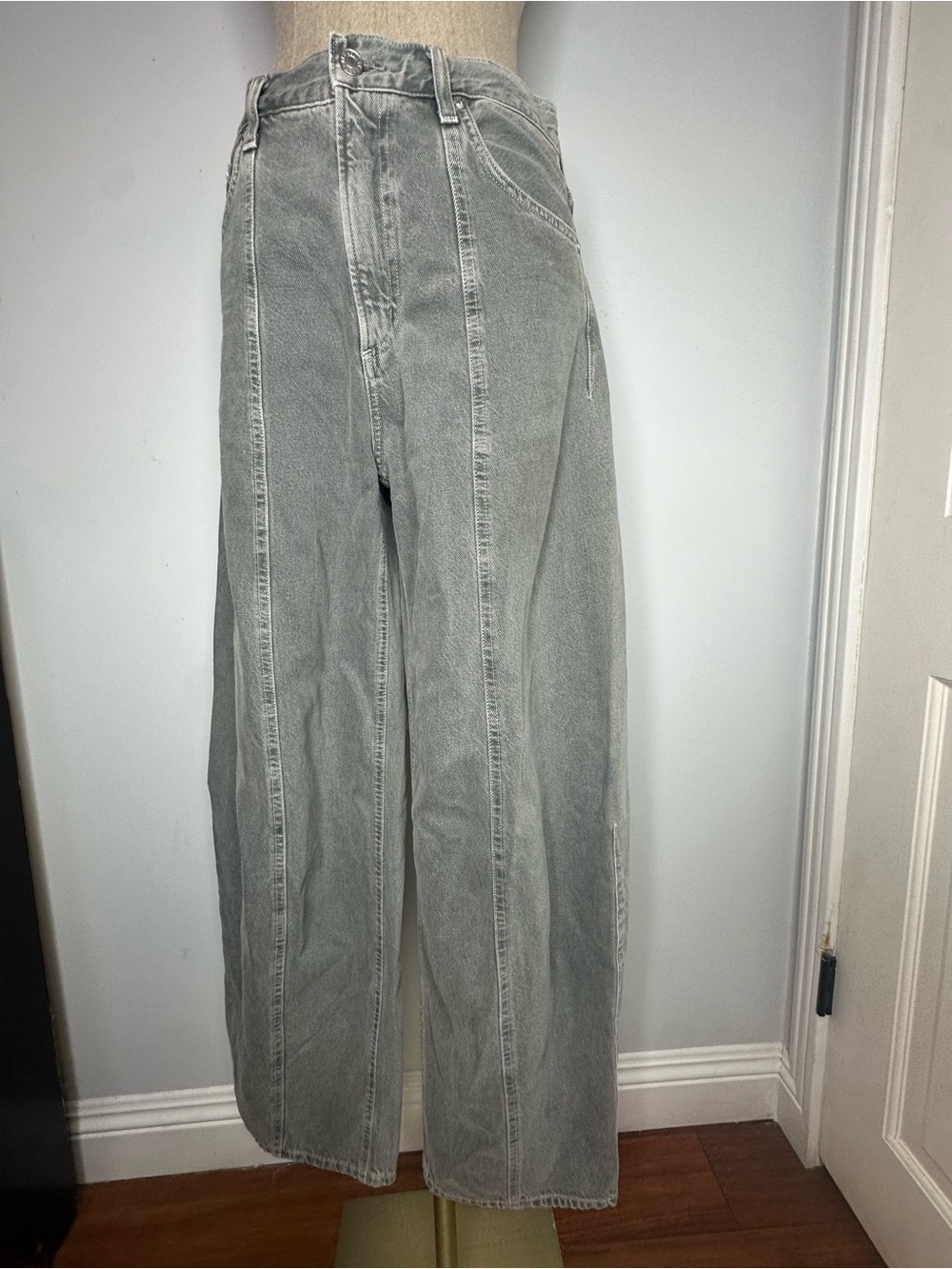 Agolde Kristen high-rise wide-leg jeans in a grey faded 'Dollar' wash - Picture 4 of 15